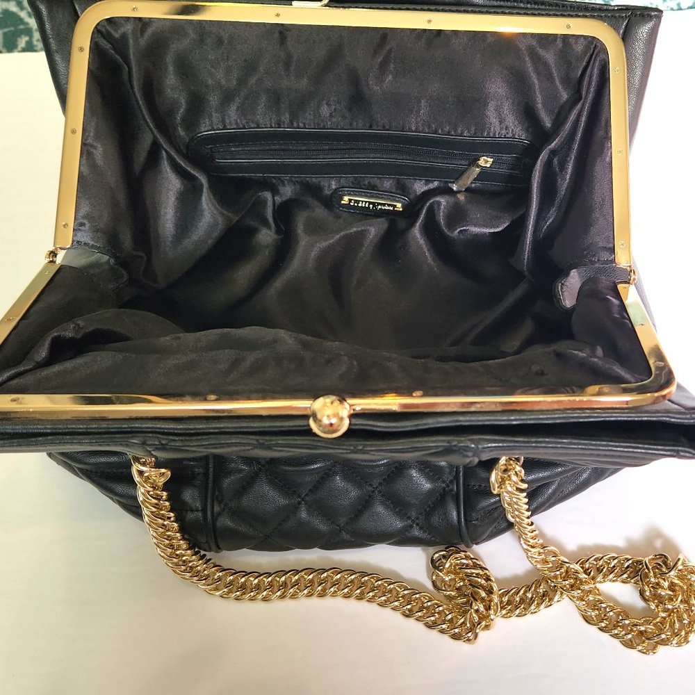 Guess by Marciano. Classic quilted "Chanel- Style" Shoulder Bag with Gold Chain - Picture 5 of 9